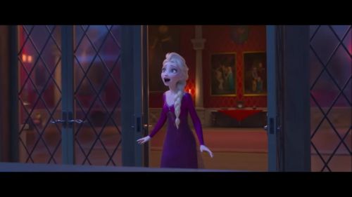 Frozen II Elsa on the balcony